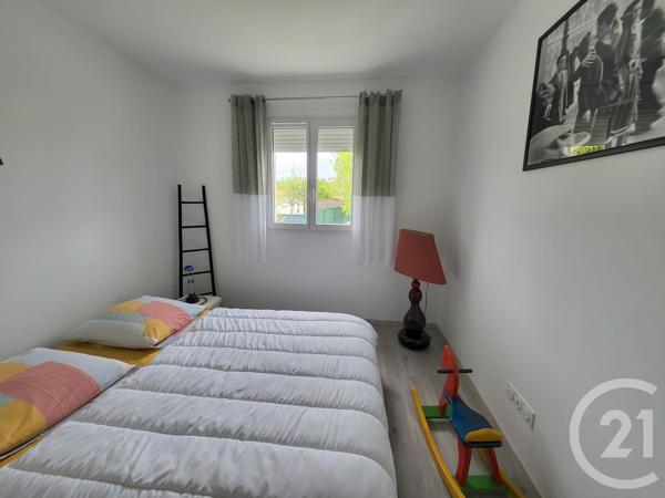 Maison à vendre  5 pièces - 99 m 2   SAINTES  - 17