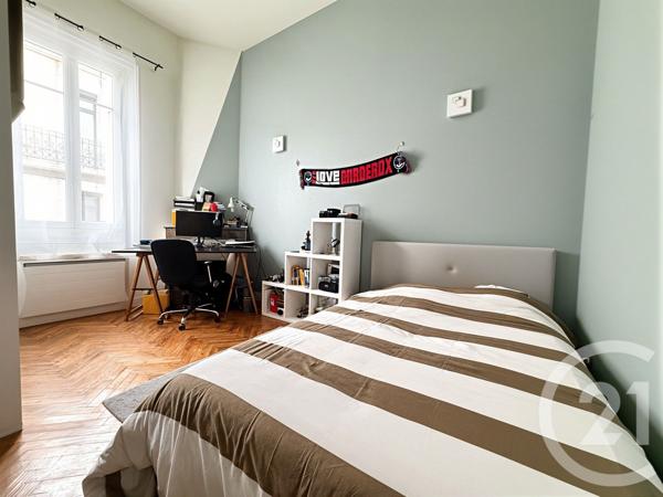 Maison à vendre  4 pièces - 122 m 2   BEGLES  - 33