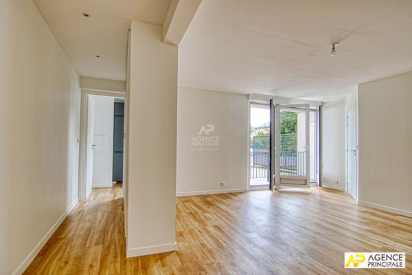 Versailles Rive-Droite appartement 2 pièces 58 m² carrez situé au 1er étage avec ascenseur, cave et parking €348 000 ** - Référence 25933
