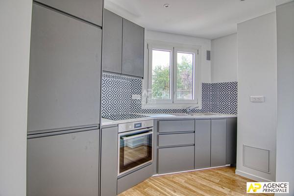 Versailles Rive-Droite appartement 2 pièces 58 m² carrez situé au 1er étage avec ascenseur, cave et parking €348 000 ** - Référence 25933