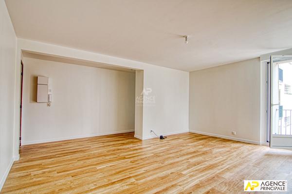 Versailles Rive-Droite appartement 2 pièces 58 m² carrez situé au 1er étage avec ascenseur, cave et parking €348 000 ** - Référence 25933