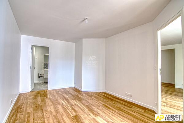 Versailles Rive-Droite appartement 2 pièces 58 m² carrez situé au 1er étage avec ascenseur, cave et parking €348 000 ** - Référence 25933