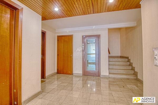 Versailles Rive-Droite appartement 2 pièces 58 m² carrez situé au 1er étage avec ascenseur, cave et parking €348 000 ** - Référence 25933