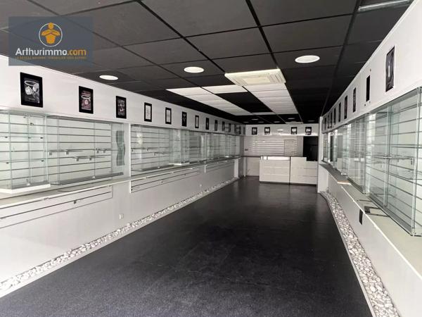 Vente                                                      Local commercial
                        
                     7 pièces                                         à Marmande