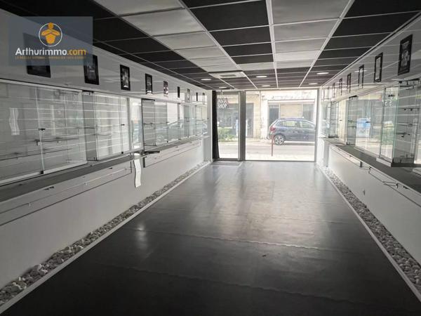 Vente                                                      Local commercial
                        
                     7 pièces                                         à Marmande