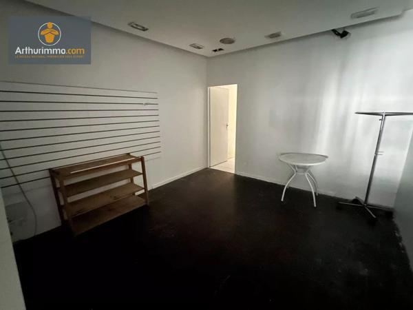 Vente                                                      Local commercial
                        
                     7 pièces                                         à Marmande