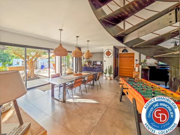 Mios (33380) Villa contemporaine avec 5 chambres et piscine