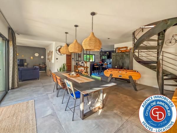 Mios (33380) Villa contemporaine avec 5 chambres et piscine