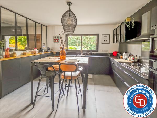 Mios (33380) Villa contemporaine avec 5 chambres et piscine