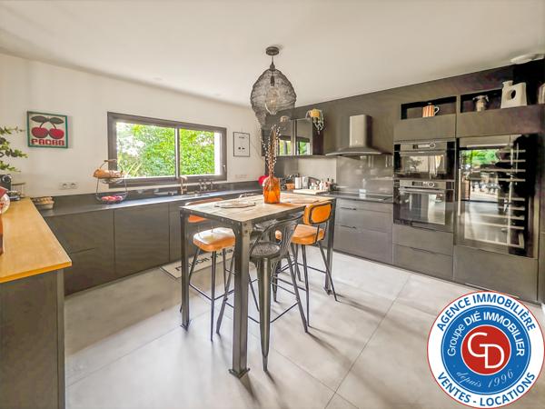 Mios (33380) Villa contemporaine avec 5 chambres et piscine