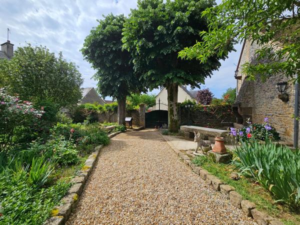 Maison à FRESNAY-SUR-SARTHE, 72130 - 8 pièces 330m²