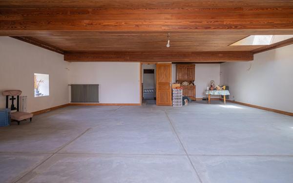 Maison à FRESNAY-SUR-SARTHE, 72130 - 8 pièces 330m²