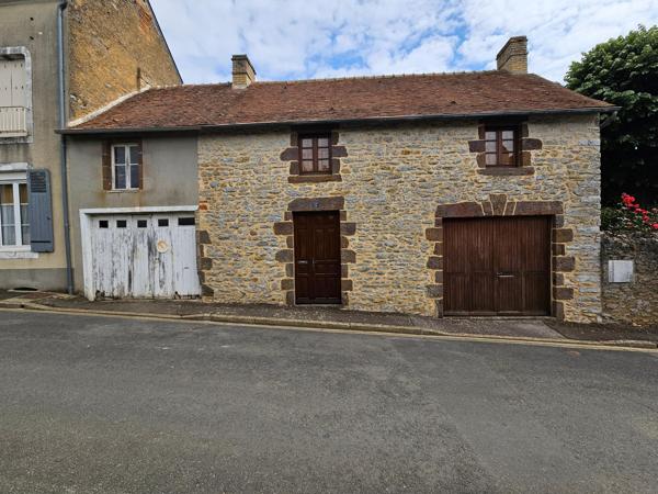 Maison à FRESNAY-SUR-SARTHE, 72130 - 8 pièces 330m²
