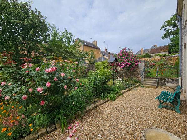 Maison à FRESNAY-SUR-SARTHE, 72130 - 8 pièces 330m²