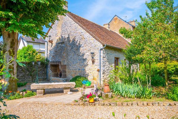 Maison à FRESNAY-SUR-SARTHE, 72130 - 8 pièces 330m²