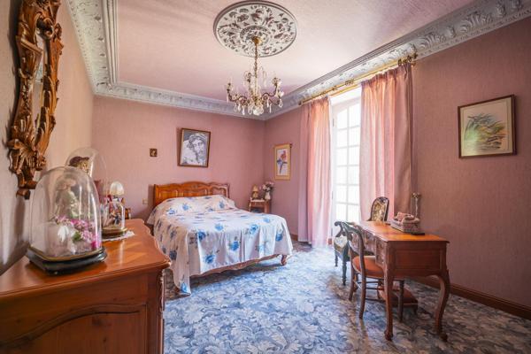 Maison à FRESNAY-SUR-SARTHE, 72130 - 8 pièces 330m²