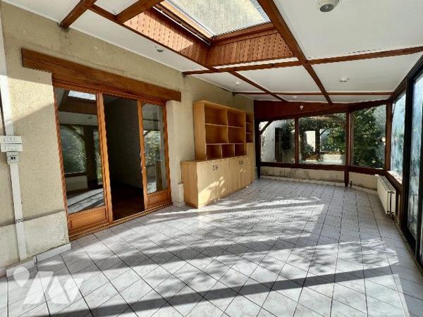 BEAUX ESPACES- proche commerces