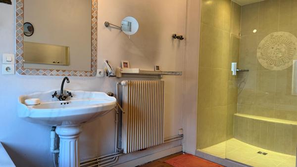 Grande maison familiale de 162 m² avec garage et cave de 80 m² – 4/5 chambres – 2 salles de bain