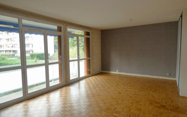 Appartement à vendre    3 pièces • 73,80 m2 Saint-Genis-Laval
