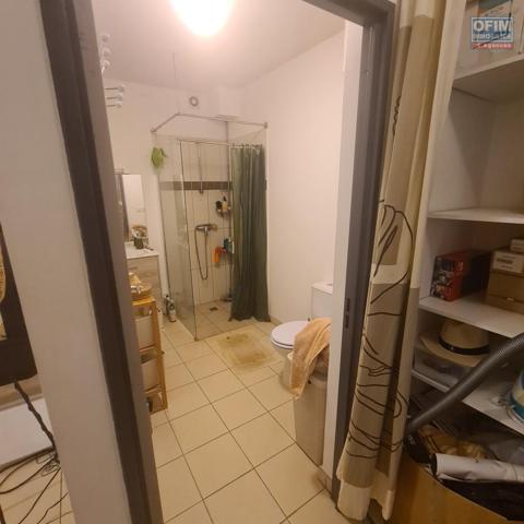 A vendre bel et spacieux appartement de type F2 de standing sur la résidence KELLER à Sainte Clotilde