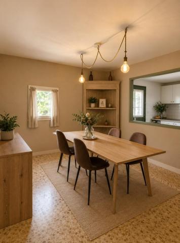 Opportunité exceptionnelle ! Découvrez cette propriété composée de 3 appartements sur un terrain de 5 371 m². Un bien polyvalent offrant un excellent rendement locatif, un fort potentiel de développement et un environnement parfaitement adapté à une activité agricole, équestre ou touristique. Une occasion pour investisseurs et porteurs de projets !