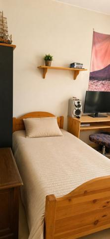 Opportunité exceptionnelle ! Découvrez cette propriété composée de 3 appartements sur un terrain de 5 371 m². Un bien polyvalent offrant un excellent rendement locatif, un fort potentiel de développement et un environnement parfaitement adapté à une activité agricole, équestre ou touristique. Une occasion pour investisseurs et porteurs de projets !