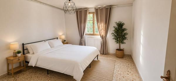 Opportunité exceptionnelle ! Découvrez cette propriété composée de 3 appartements sur un terrain de 5 371 m². Un bien polyvalent offrant un excellent rendement locatif, un fort potentiel de développement et un environnement parfaitement adapté à une activité agricole, équestre ou touristique. Une occasion pour investisseurs et porteurs de projets !