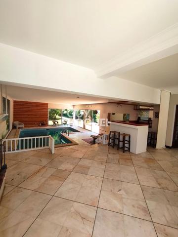 Élégante maison familiale avec piscine intérieure