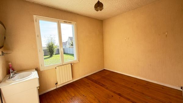 NOAILLES PROCHE , Maison 5 pièces, s/sol, 3 chambres , jardin