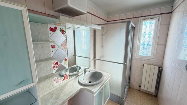 NOAILLES PROCHE , Maison 5 pièces, s/sol, 3 chambres , jardin