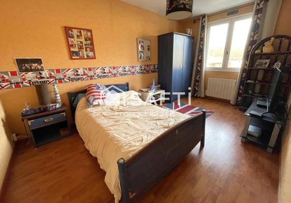 Maison en trés bon état avec sous-sol et jardin