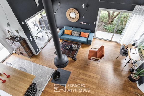 Villa moderniste avec piscine et jardin paysagé