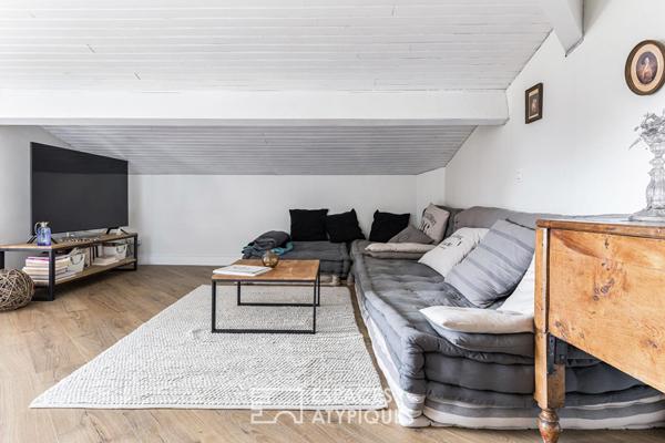 Villa moderniste avec piscine et jardin paysagé