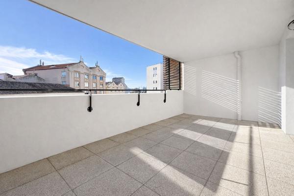 Appartement Marseille T3 60 m2 plus terrasse 17 m2 plus double box