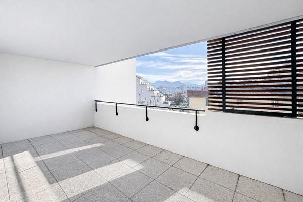 Appartement Marseille T3 60 m2 plus terrasse 17 m2 plus double box