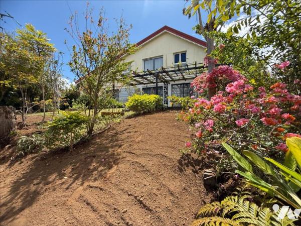 Idéal Investisseur – Grande Villa avec Piscine – Le Tampon – Proche Lycée Roland Garros