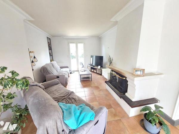 A VENDRE - PAVILLON - COSSE LE VIVIEN