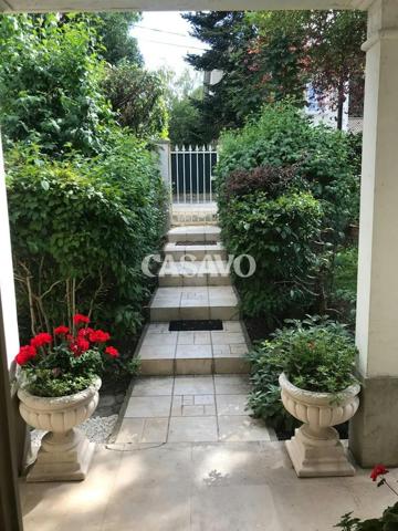 Vente Maison 8 pièces de 210m² - 92500 Rueil-Malmaison