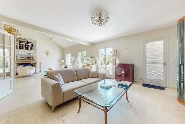 Vente Maison 8 pièces de 210m² - 92500 Rueil-Malmaison