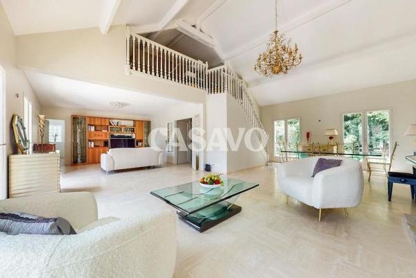Vente Maison 8 pièces de 210m² - 92500 Rueil-Malmaison