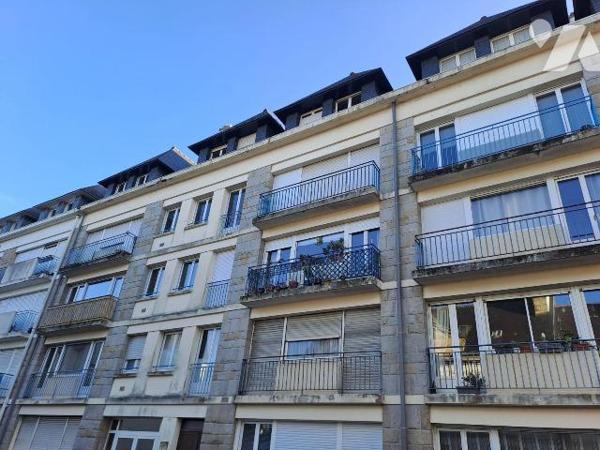 A VENDRE, QUIMPER CENTRE VILLE, local professionnel ou appartement de type 2 d'une surface de 4...