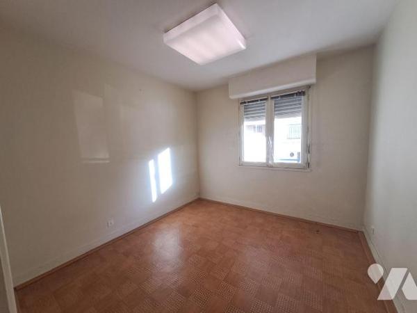 A VENDRE, QUIMPER CENTRE VILLE, local professionnel ou appartement de type 2 d'une surface de 4...