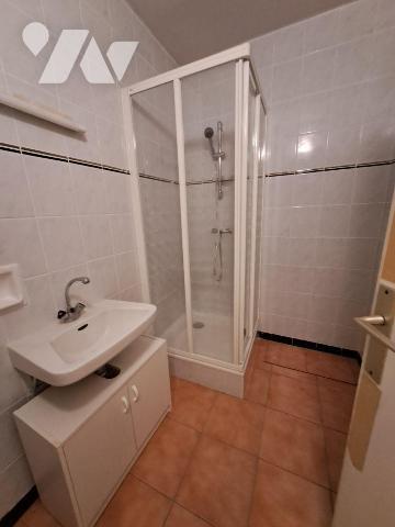 A VENDRE, QUIMPER CENTRE VILLE, local professionnel ou appartement de type 2 d'une surface de 4...