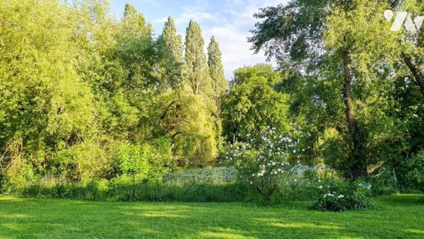 Longère avec parc et étang