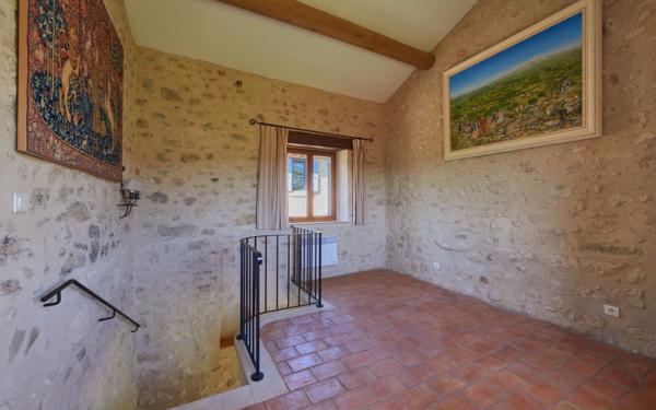 Maison à vendre    6 pièces •  Forcalquier