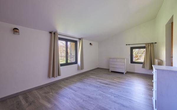 Maison à vendre    6 pièces •  Forcalquier