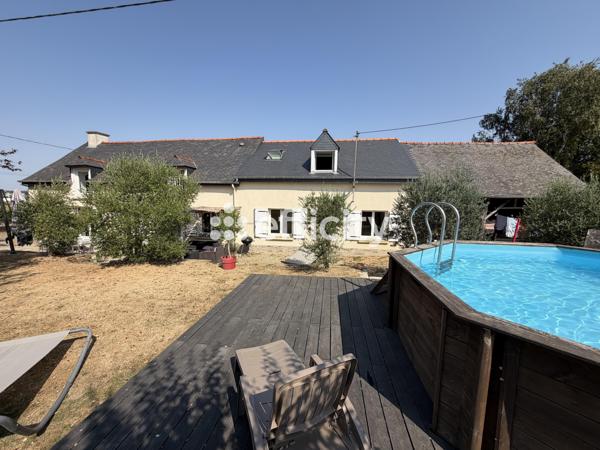 Maison
         8 pièces
        - 160 m² 398 000 € *