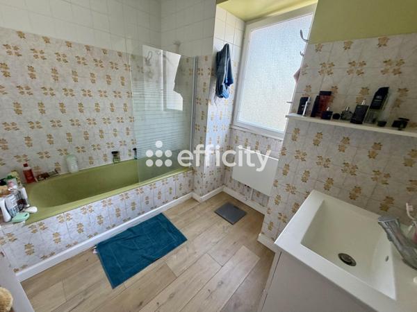 Maison
         8 pièces
        - 160 m² 398 000 € *