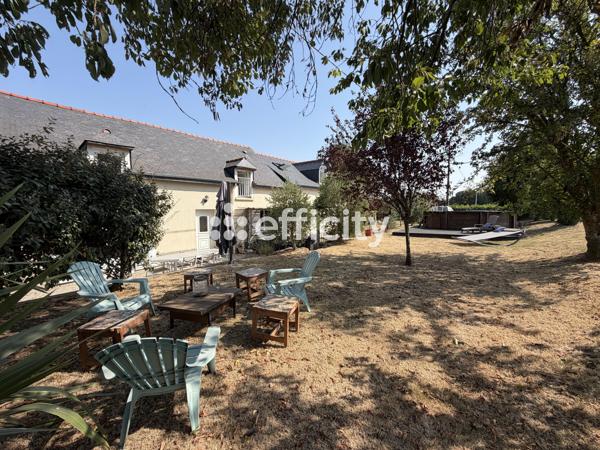 Maison
         8 pièces
        - 160 m² 398 000 € *
