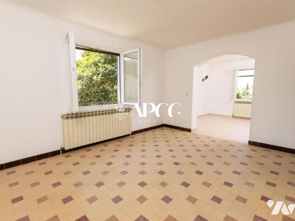 PROCHE CENTRE NYONS - VILLA AVEC GARAGE ET TERRAIN ATTENANT